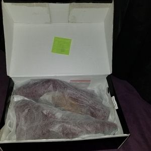 Olho size 8.5 Burgundy suede low wedge heels